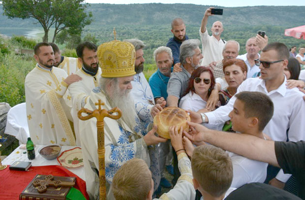 Хајка против владике Амфилохија